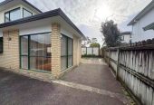 For rent, 4 beds 3 baths house with double garage, available 14th August, 23B Penruddocke Road, Half Moon Bay, Auckland
