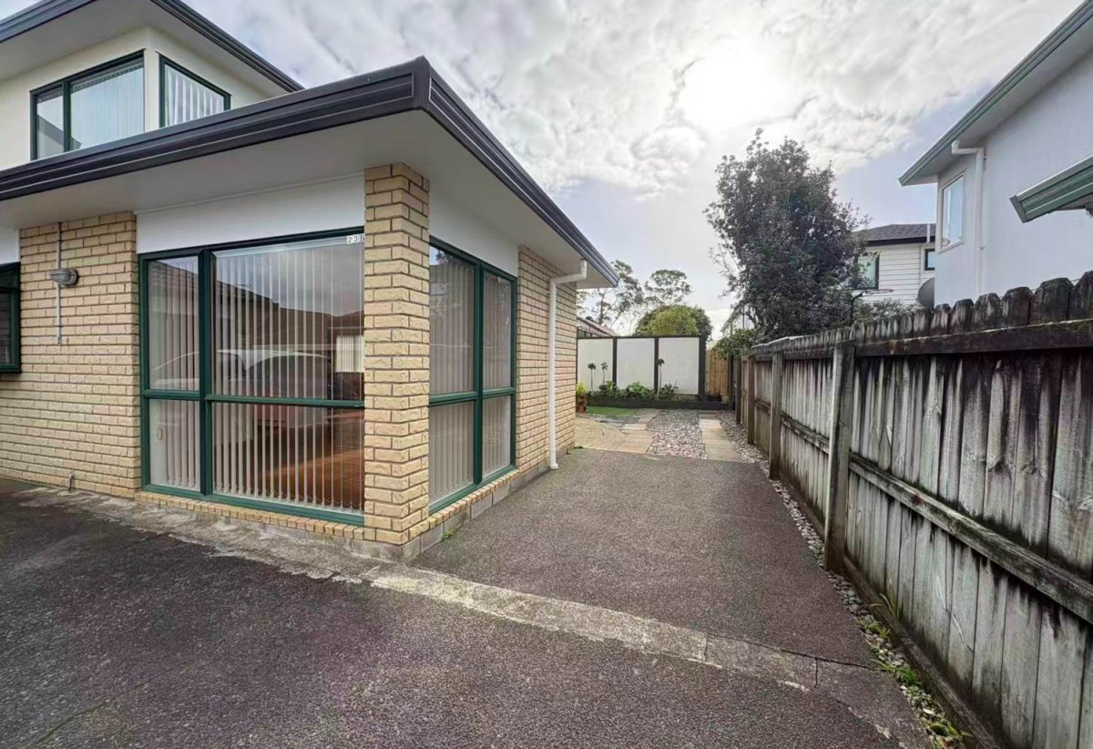 For rent, 4 beds 3 baths house with double garage, available 14th August, 23B Penruddocke Road, Half Moon Bay, Auckland