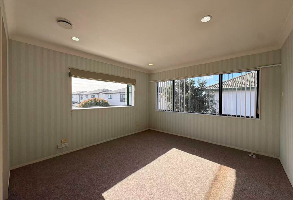 For rent, 4 beds 3 baths house with double garage, available 14th August, 23B Penruddocke Road, Half Moon Bay, Auckland