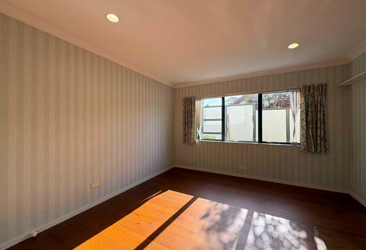 For rent, 4 beds 3 baths house with double garage, available 14th August, 23B Penruddocke Road, Half Moon Bay, Auckland