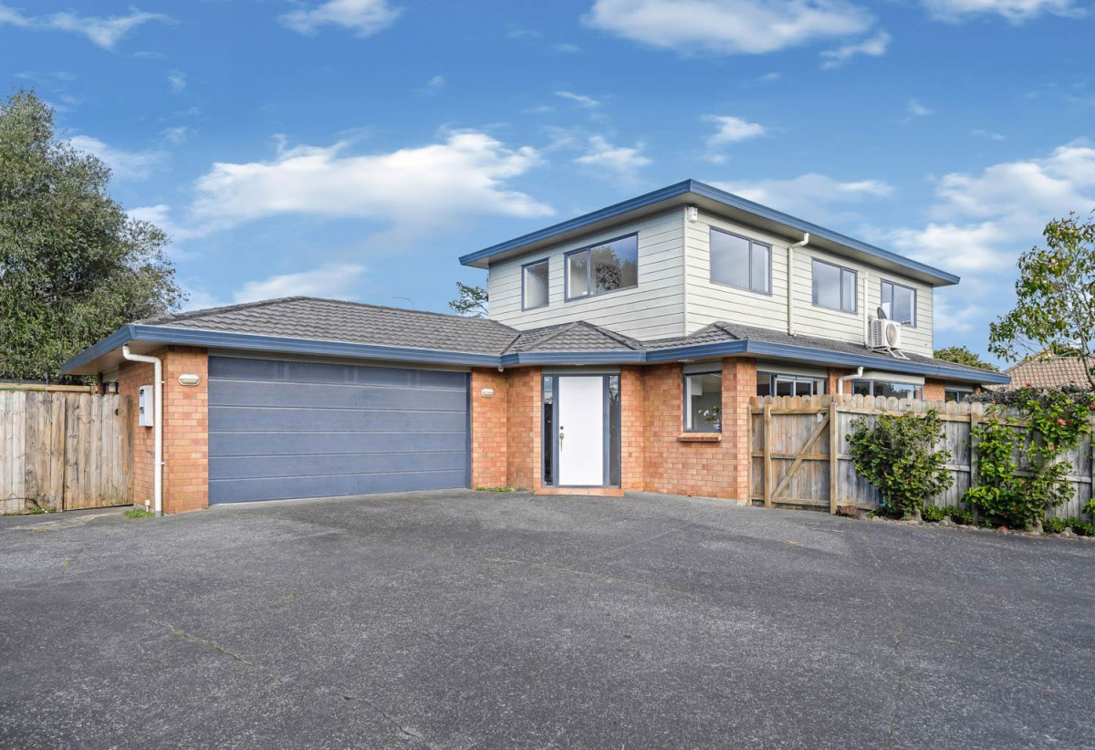 4 beds + study 2 baths house with double garage, 2/12 Solana Court, Botany Downs, Auckland