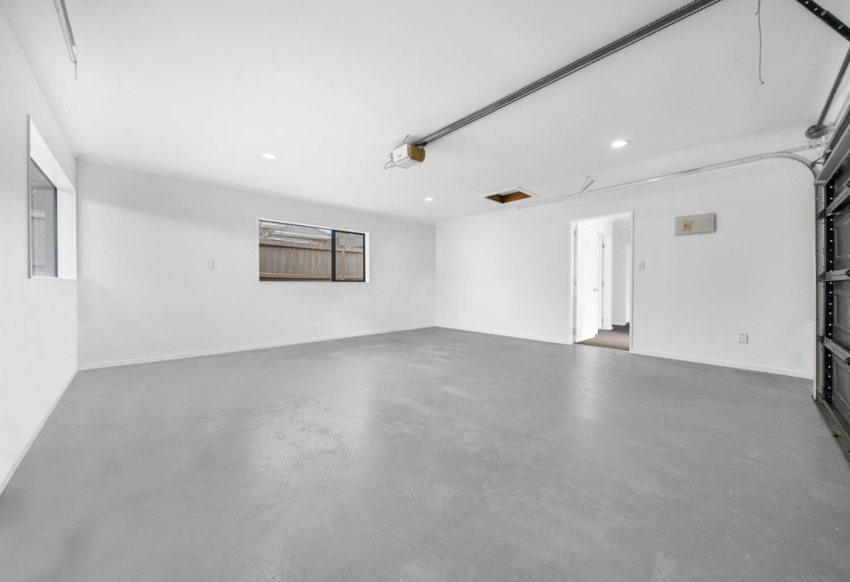4 beds + study 2 baths house with double garage, 2/12 Solana Court, Botany Downs, Auckland
