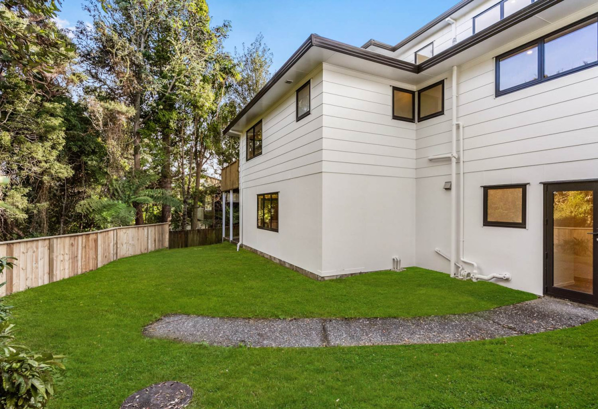 658m2 section, 300m2 Fully renovated 4 beds 2.5 baths house, Double internal-access garage plus workshop, Three versatile living areas including a large rumpus, 14 Heaton Grove, Chatswood, Auckland