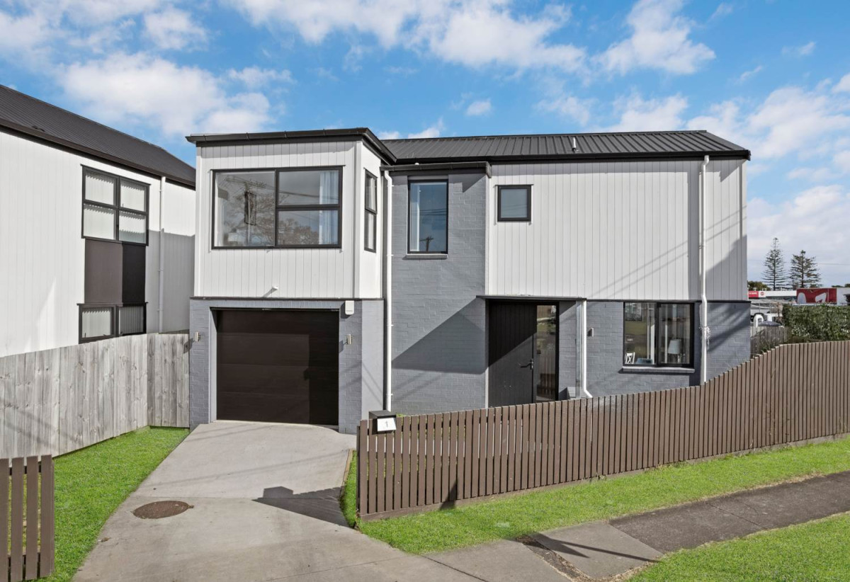 Affordable standalone 4 beds 2 baths home with garage, 1A Gloucester Road, Manurewa, Auckland