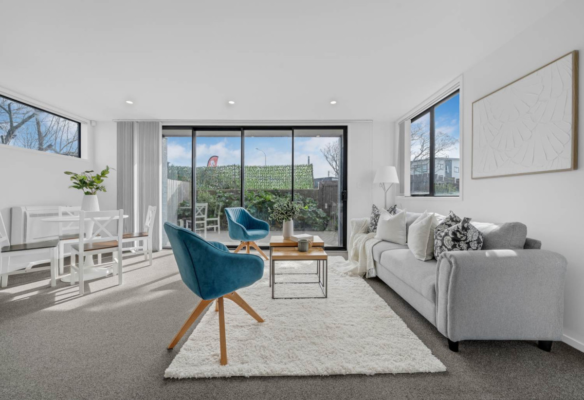 Affordable standalone 4 beds 2 baths home with garage, 1A Gloucester Road, Manurewa, Auckland