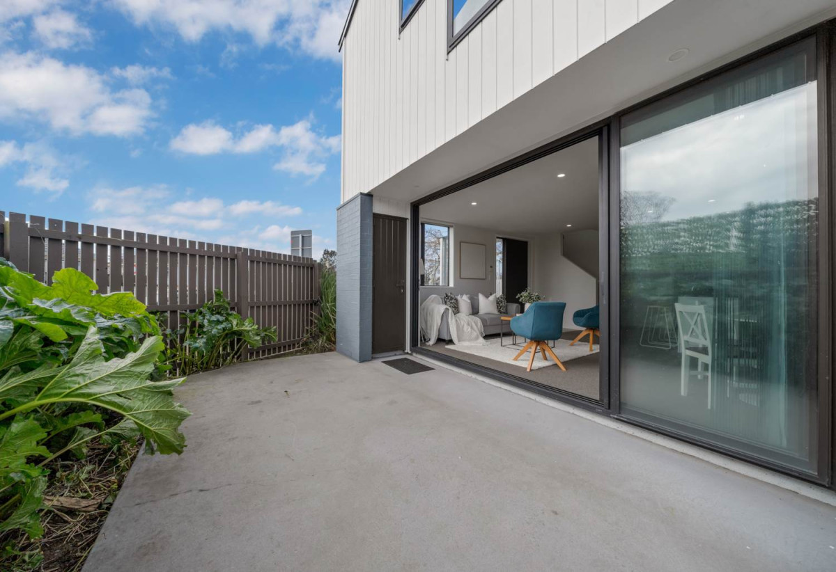 Affordable standalone 4 beds 2 baths home with garage, 1A Gloucester Road, Manurewa, Auckland