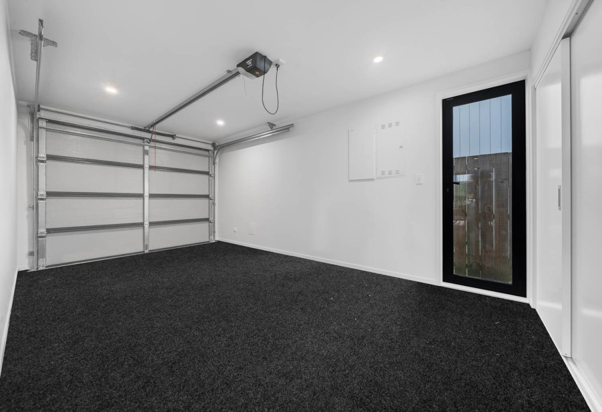 Affordable standalone 4 beds 2 baths home with garage, 1A Gloucester Road, Manurewa, Auckland