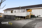 Must Sell, 856m2 section, 4 beds 2 baths house, a double basement garage and a separate double garage. 5 Rotoma Rise Clover Park, Auckland