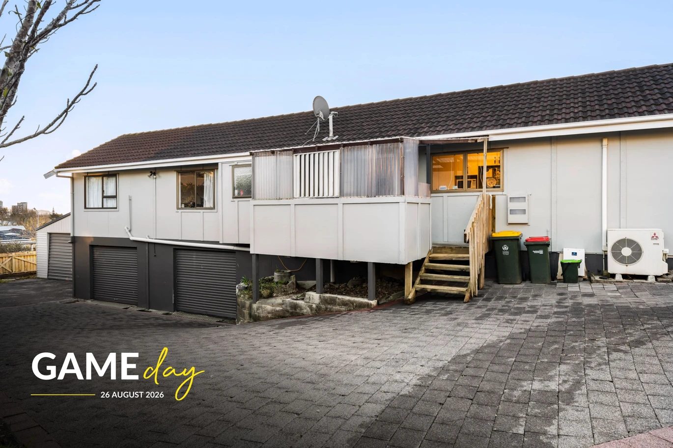 Must Sell, 856m2 section, 4 beds 2 baths house, a double basement garage and a separate double garage. 5 Rotoma Rise Clover Park, Auckland