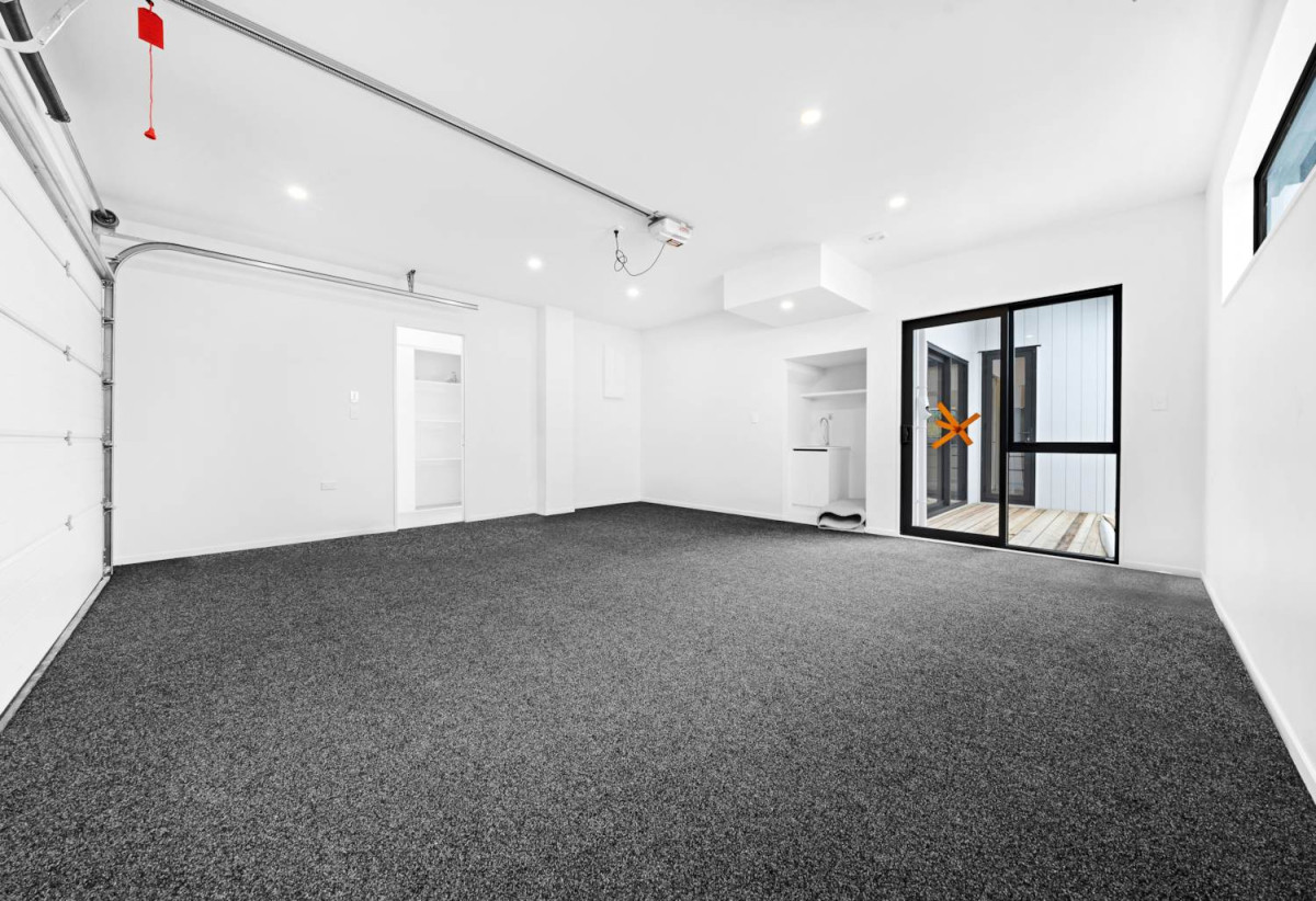 Brandnew 5 beds (2 ensuites) 3.5 baths house with double garage, 1 ensuite ground floor with its own entry, 21 Hasted Road, Karaka, Auckland