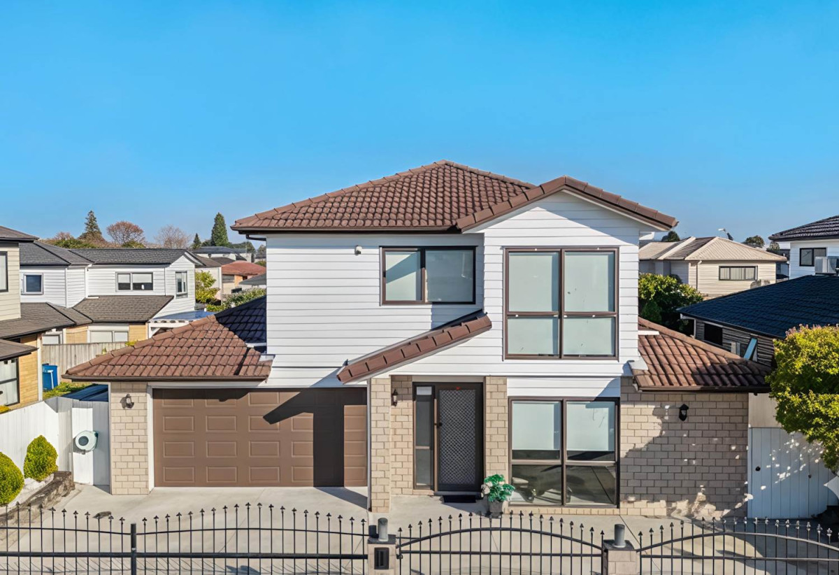 5 beds 3 baths house with double garage, 8 Reding Street, Takanini, Auckland
