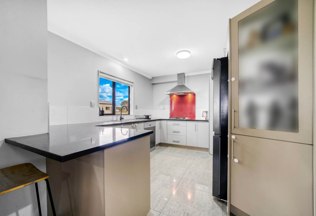 5 beds 3 baths house with double garage, 8 Reding Street, Takanini, Auckland