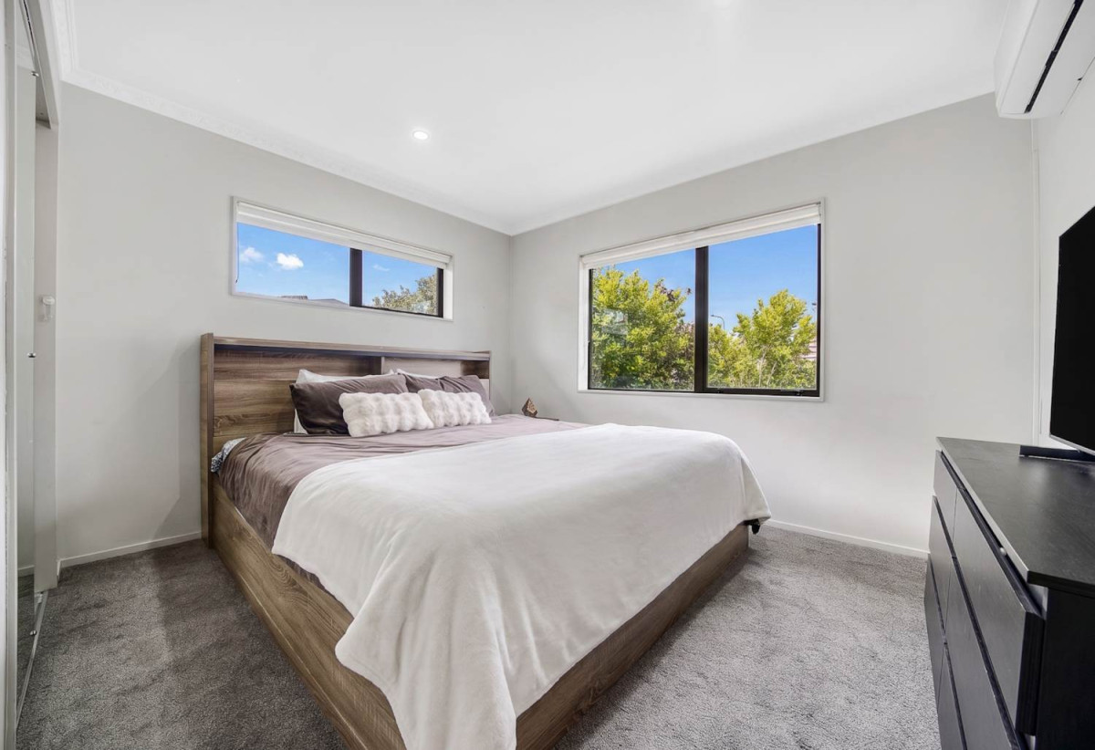 5 beds 3 baths house with double garage, 8 Reding Street, Takanini, Auckland