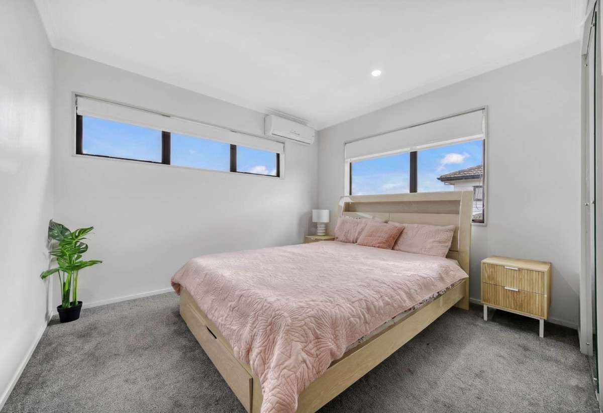 5 beds 3 baths house with double garage, 8 Reding Street, Takanini, Auckland