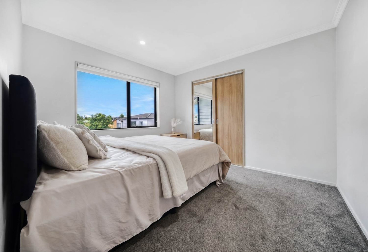 5 beds 3 baths house with double garage, 8 Reding Street, Takanini, Auckland