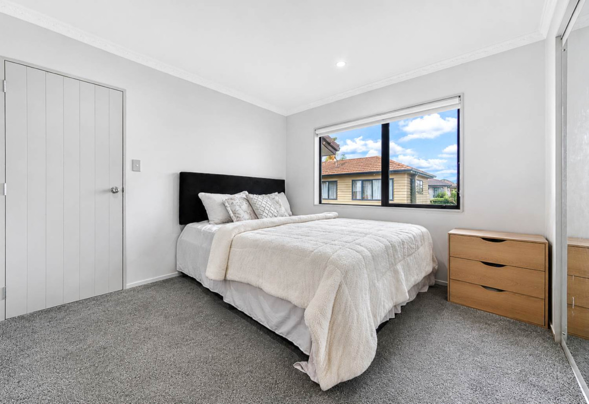 5 beds 3 baths house with double garage, 8 Reding Street, Takanini, Auckland