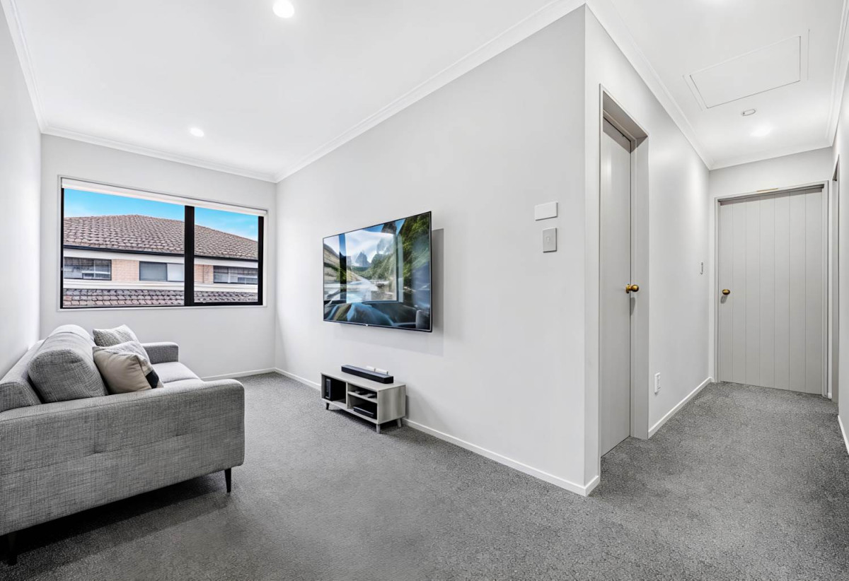 5 beds 3 baths house with double garage, 8 Reding Street, Takanini, Auckland