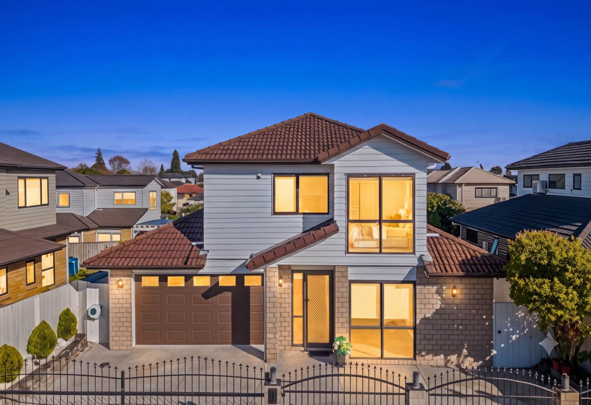 5 beds 3 baths house with double garage, 8 Reding Street, Takanini, Auckland