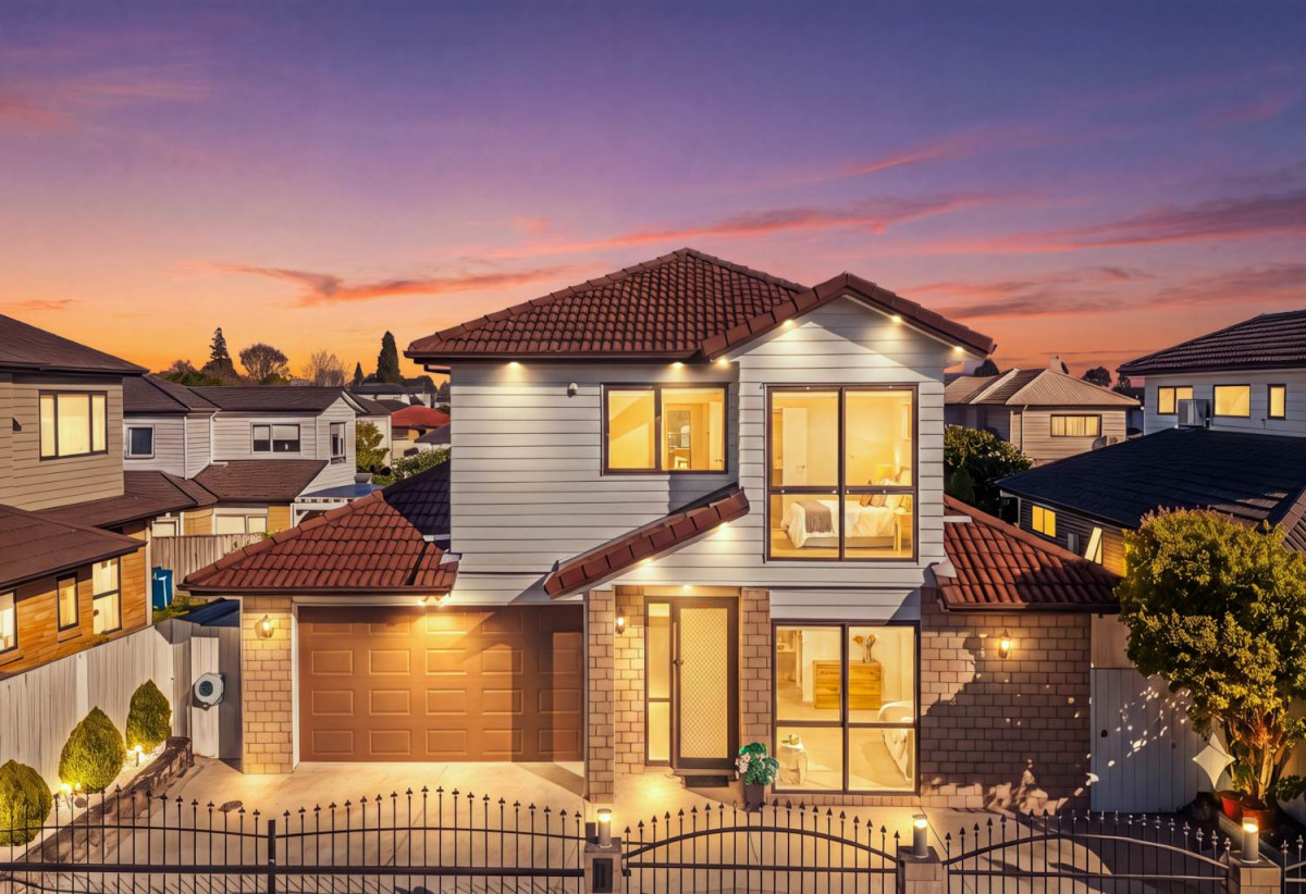 5 beds 3 baths house with double garage, 8 Reding Street, Takanini, Auckland