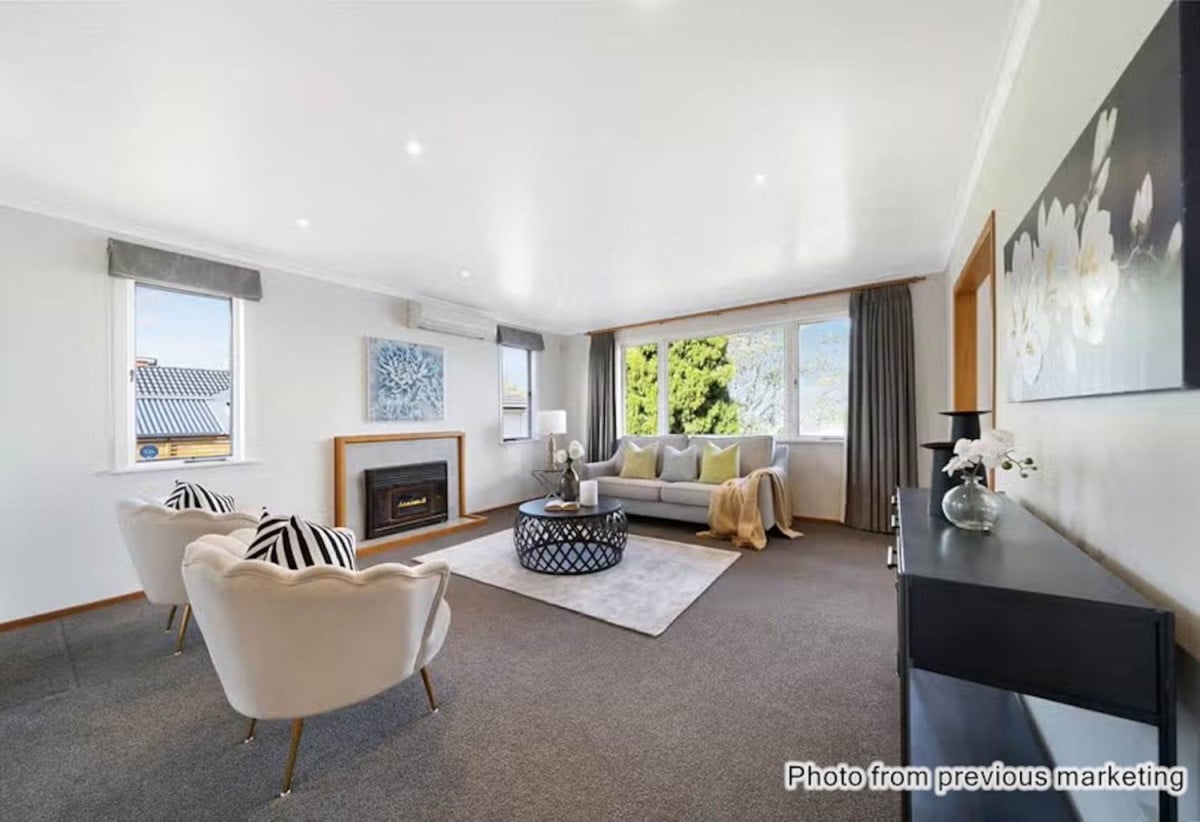 812m2 section, Six-Unit Development Site with Solid Rental Income, RC application in April 2025, The S92 response is expected soon. 3 beds 1 bath house is currently tenanted, and a substantial rear workshop with two separate rooms and three-phase, 34 Coniston Avenue, Te Atatu South, Auckland