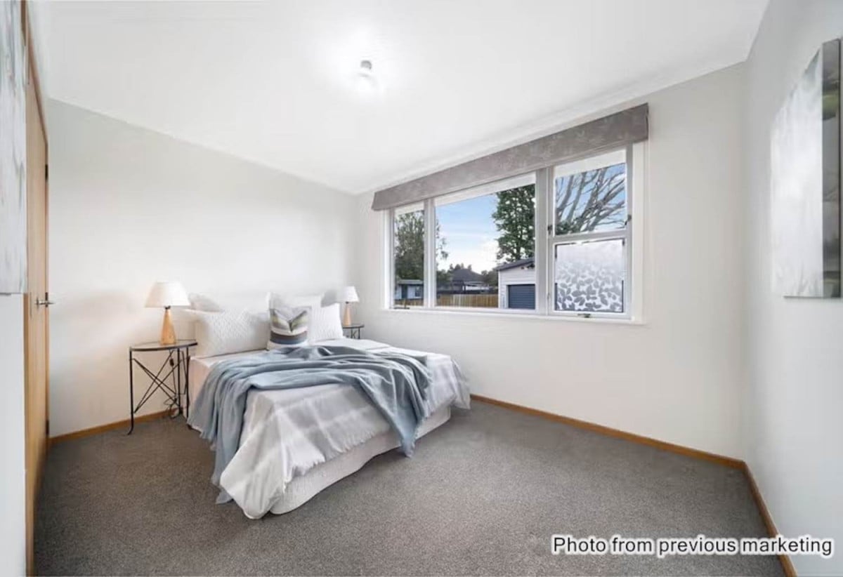812m2 section, Six-Unit Development Site with Solid Rental Income, RC application in April 2025, The S92 response is expected soon. 3 beds 1 bath house is currently tenanted, and a substantial rear workshop with two separate rooms and three-phase, 34 Coniston Avenue, Te Atatu South, Auckland