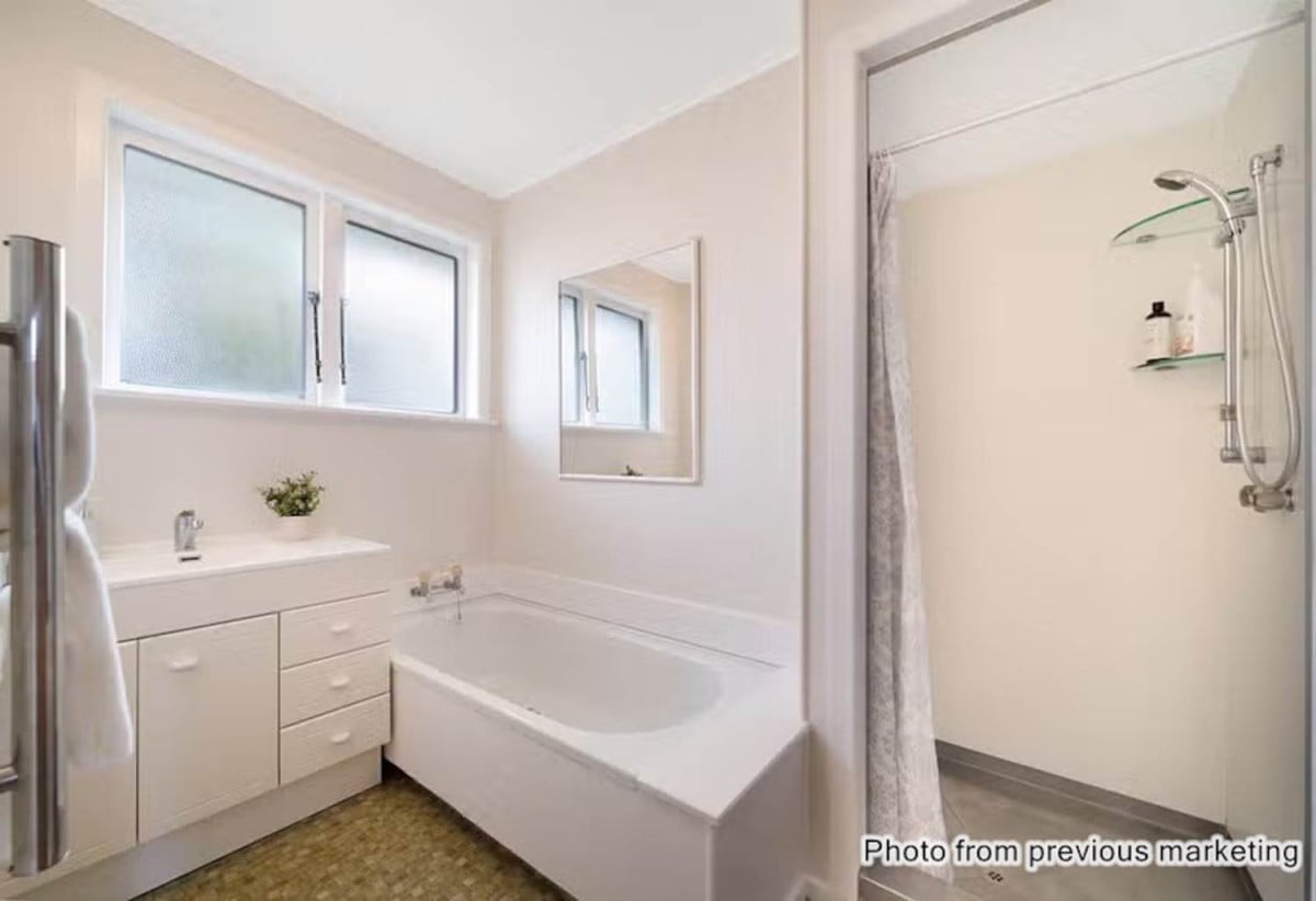 812m2 section, Six-Unit Development Site with Solid Rental Income, RC application in April 2025, The S92 response is expected soon. 3 beds 1 bath house is currently tenanted, and a substantial rear workshop with two separate rooms and three-phase, 34 Coniston Avenue, Te Atatu South, Auckland
