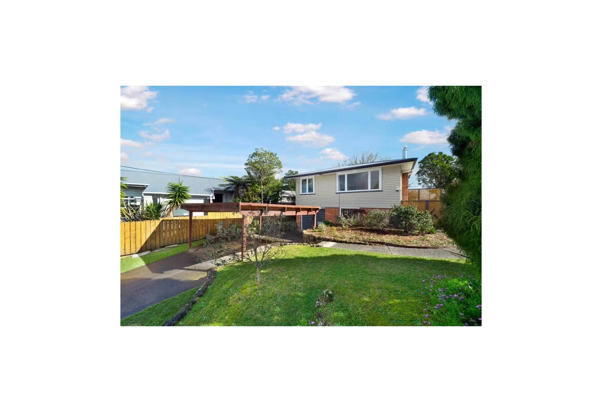 812m2 section, Six-Unit Development Site with Solid Rental Income, RC application in April 2025, The S92 response is expected soon. 3 beds 1 bath house is currently tenanted, and a substantial rear workshop with two separate rooms and three-phase, 34 Coniston Avenue, Te Atatu South, Auckland