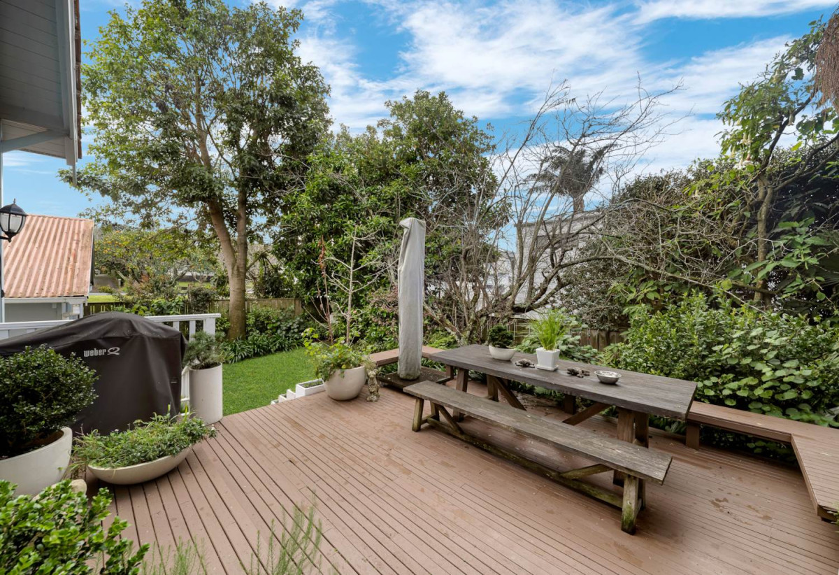 809m2 section, Mt Roskill Grammar zone, 3 beds 2 baths house with double garage, 924 Mount Eden Road, Three Kings, Auckland