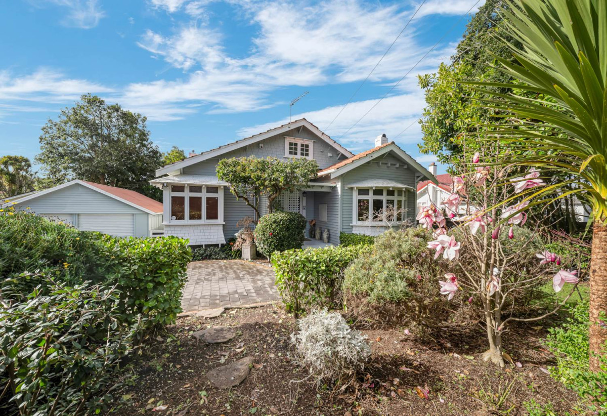 809m2 section, Mt Roskill Grammar zone, 3 beds 2 baths house with double garage, 924 Mount Eden Road, Three Kings, Auckland
