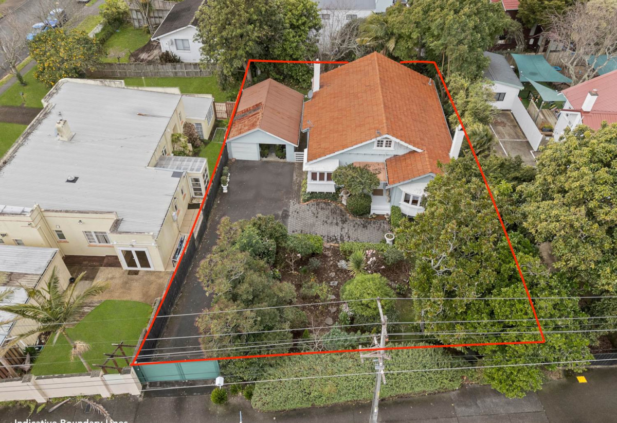809m2 section, Mt Roskill Grammar zone, 3 beds 2 baths house with double garage, 924 Mount Eden Road, Three Kings, Auckland
