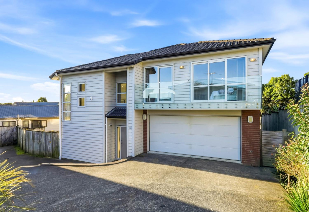 5 beds 3 baths house with double garage, 70A Hutchinsons Road, Bucklands Beach, Auckland