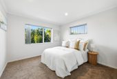 5 beds 3 baths house with double garage, 70A Hutchinsons Road, Bucklands Beach, Auckland