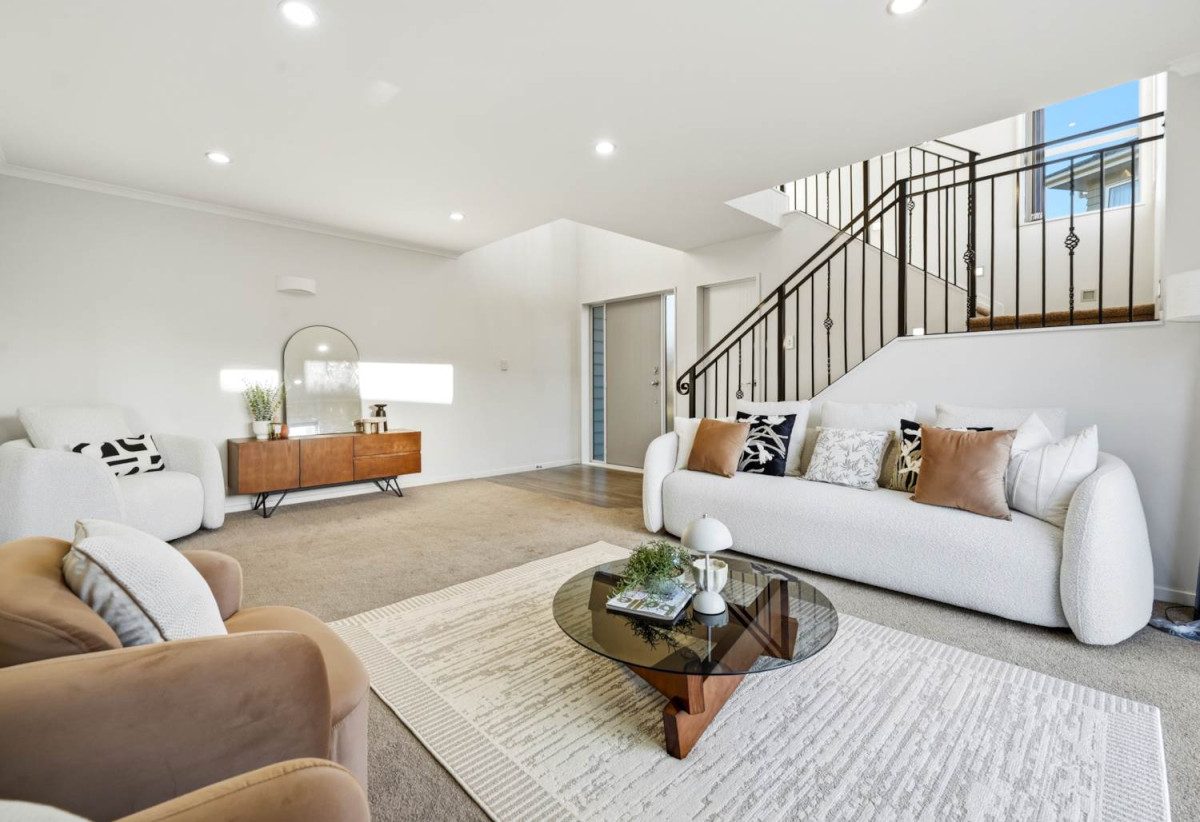 5 beds 3 baths house with double garage, 70A Hutchinsons Road, Bucklands Beach, Auckland