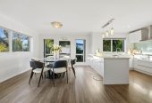 5 beds 3 baths house with double garage, 70A Hutchinsons Road, Bucklands Beach, Auckland