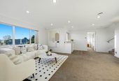 5 beds 3 baths house with double garage, 70A Hutchinsons Road, Bucklands Beach, Auckland