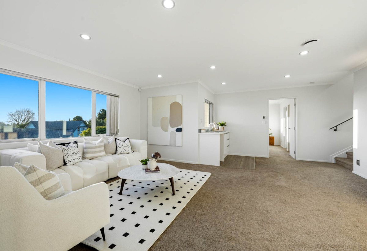 5 beds 3 baths house with double garage, 70A Hutchinsons Road, Bucklands Beach, Auckland