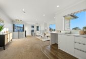 5 beds 3 baths house with double garage, 70A Hutchinsons Road, Bucklands Beach, Auckland