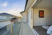 5 beds 3 baths house with double garage, 70A Hutchinsons Road, Bucklands Beach, Auckland