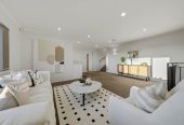 5 beds 3 baths house with double garage, 70A Hutchinsons Road, Bucklands Beach, Auckland