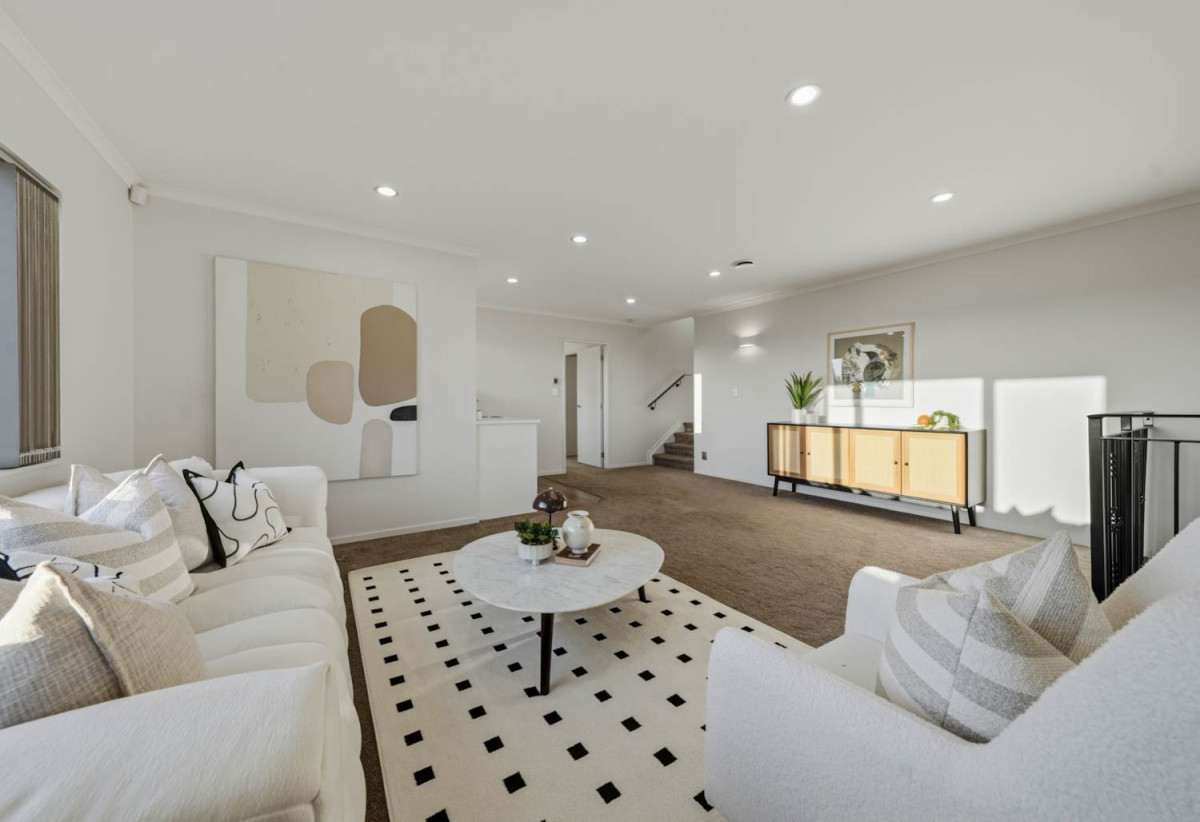 5 beds 3 baths house with double garage, 70A Hutchinsons Road, Bucklands Beach, Auckland