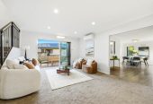 5 beds 3 baths house with double garage, 70A Hutchinsons Road, Bucklands Beach, Auckland