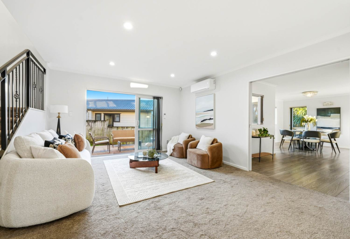 5 beds 3 baths house with double garage, 70A Hutchinsons Road, Bucklands Beach, Auckland