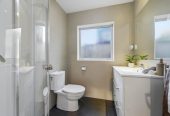 5 beds 3 baths house with double garage, 70A Hutchinsons Road, Bucklands Beach, Auckland