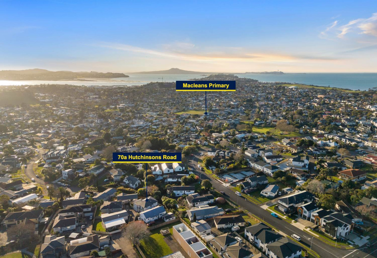 5 beds 3 baths house with double garage, 70A Hutchinsons Road, Bucklands Beach, Auckland