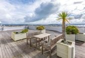 Must sell, Auckland Girls’ Grammar School zone, 61m2 Freehold 1 bed 1 bath apartment with car park, Access to the communal rooftop deck with panoramic harbour, Sky Tower, and city views, Current weekly rental income of $550/p.w, with a fixed term to 15 Feb 2027, 2A/31 Day Street, City Centre, Auckland