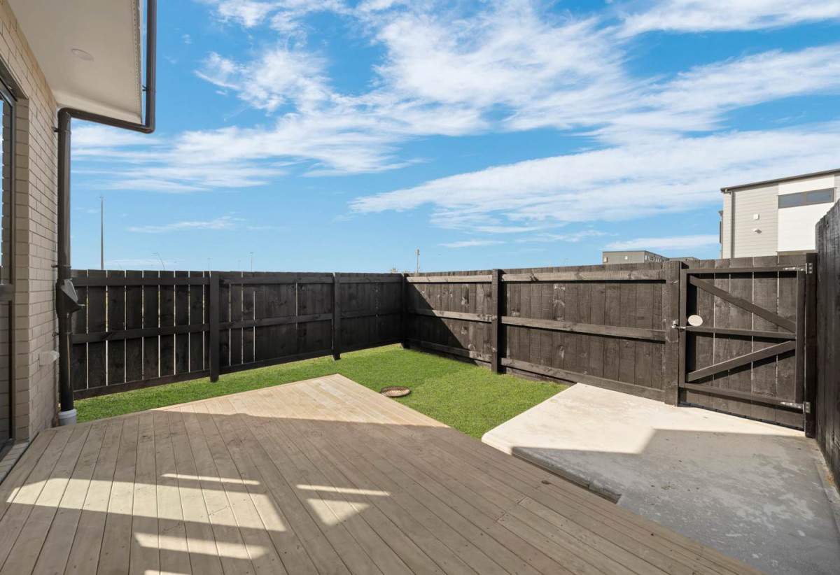 Directly Opposite Barry Curtis Park, Brandnew 2 beds + study room 1.5 baths home with car park, Lot 19/15 Flat Bush School Road, Flat Bush, Auckland
