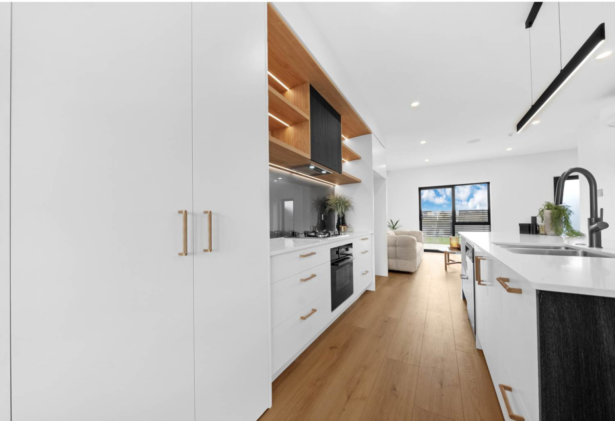 Brandnew 4 beds (2 ensuites) + Flexi room 3.5 baths home with car parks, 174 – 180 Bremner Road, Karaka, Auckland