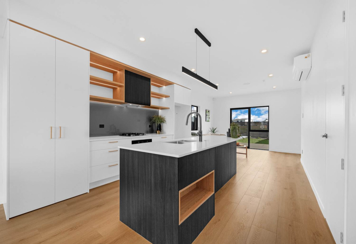 Brandnew 4 beds (2 ensuites) + Flexi room 3.5 baths home with car parks, 174 – 180 Bremner Road, Karaka, Auckland