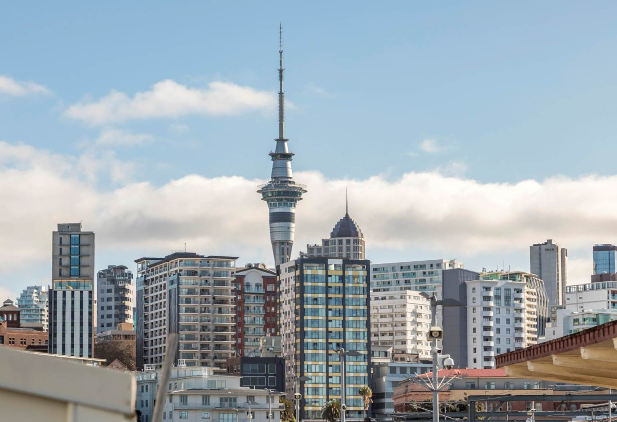 Double Grammar school zone (AGGS & EGGS), 3 beds 2 baths home with a tandem garage for 2 cars, Leasehold property with a ground lease until 2146, 18 Cotesmore Way, Parnell, Auckland