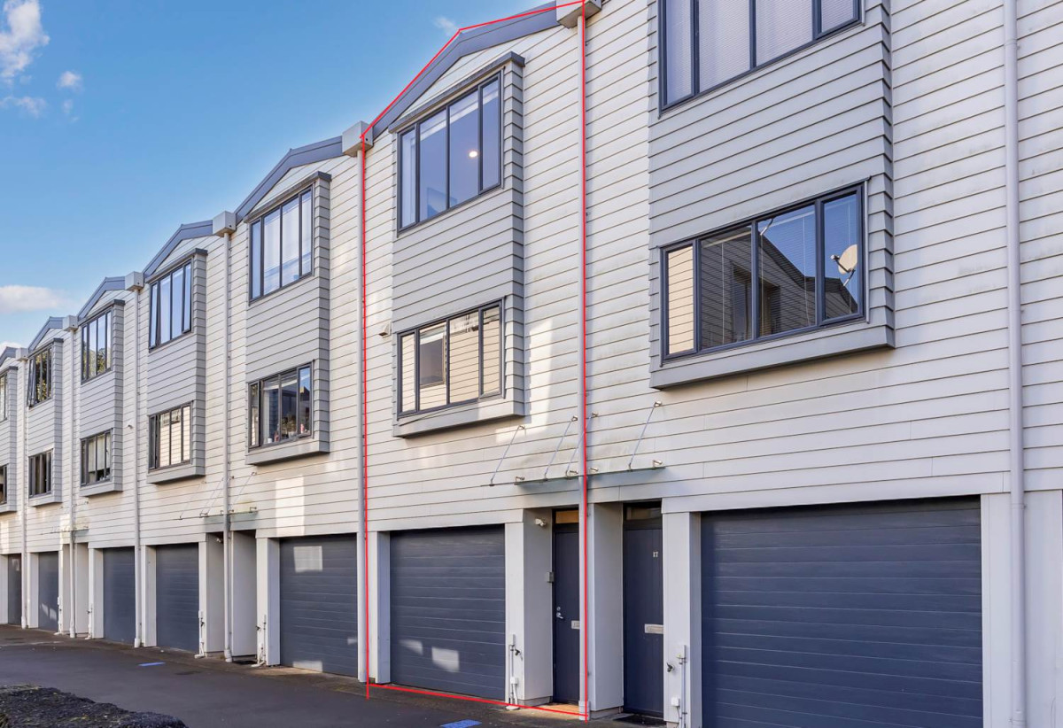 Double Grammar school zone (AGGS & EGGS), 3 beds 2 baths home with a tandem garage for 2 cars, Leasehold property with a ground lease until 2146, 18 Cotesmore Way, Parnell, Auckland